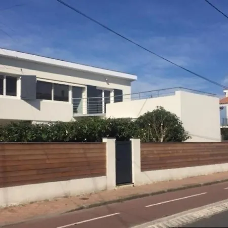 Centre A 50 M De La Plage Grande Et Belle Avec Jardin Terrasses Et Parking